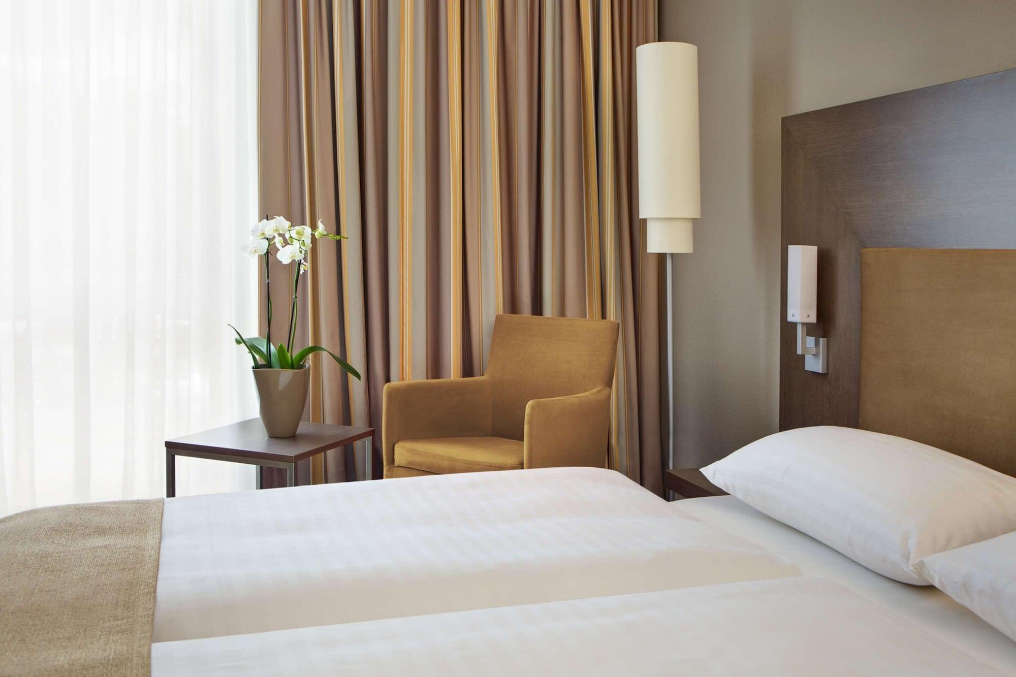 Intercityhotel Дармщат Стая снимка
