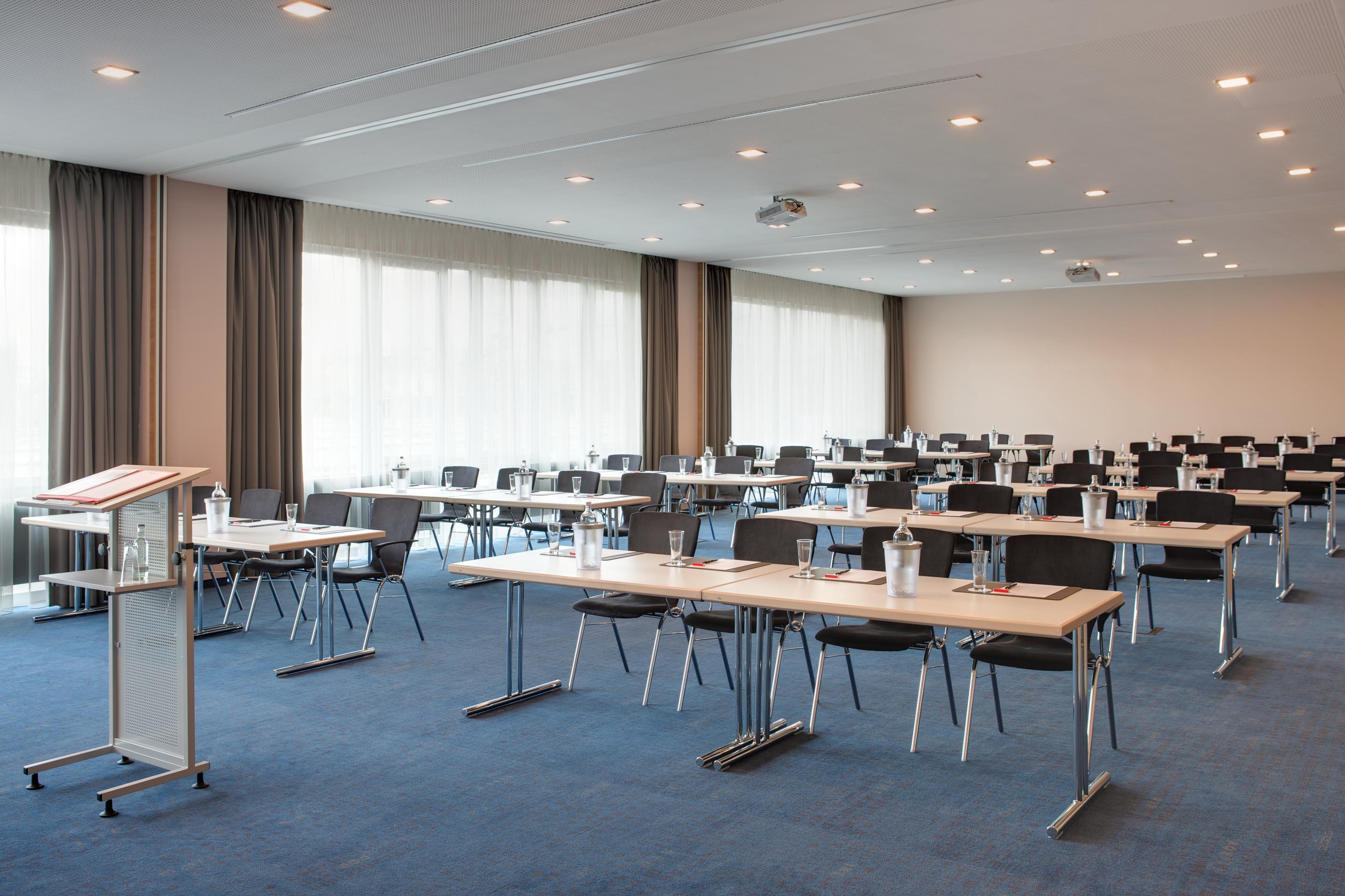 Intercityhotel Дармщат Екстериор снимка