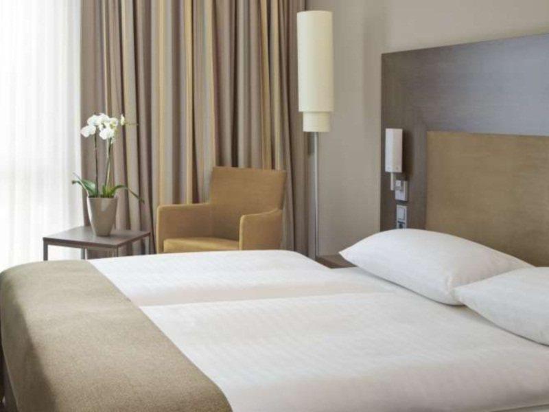 Intercityhotel Дармщат Екстериор снимка