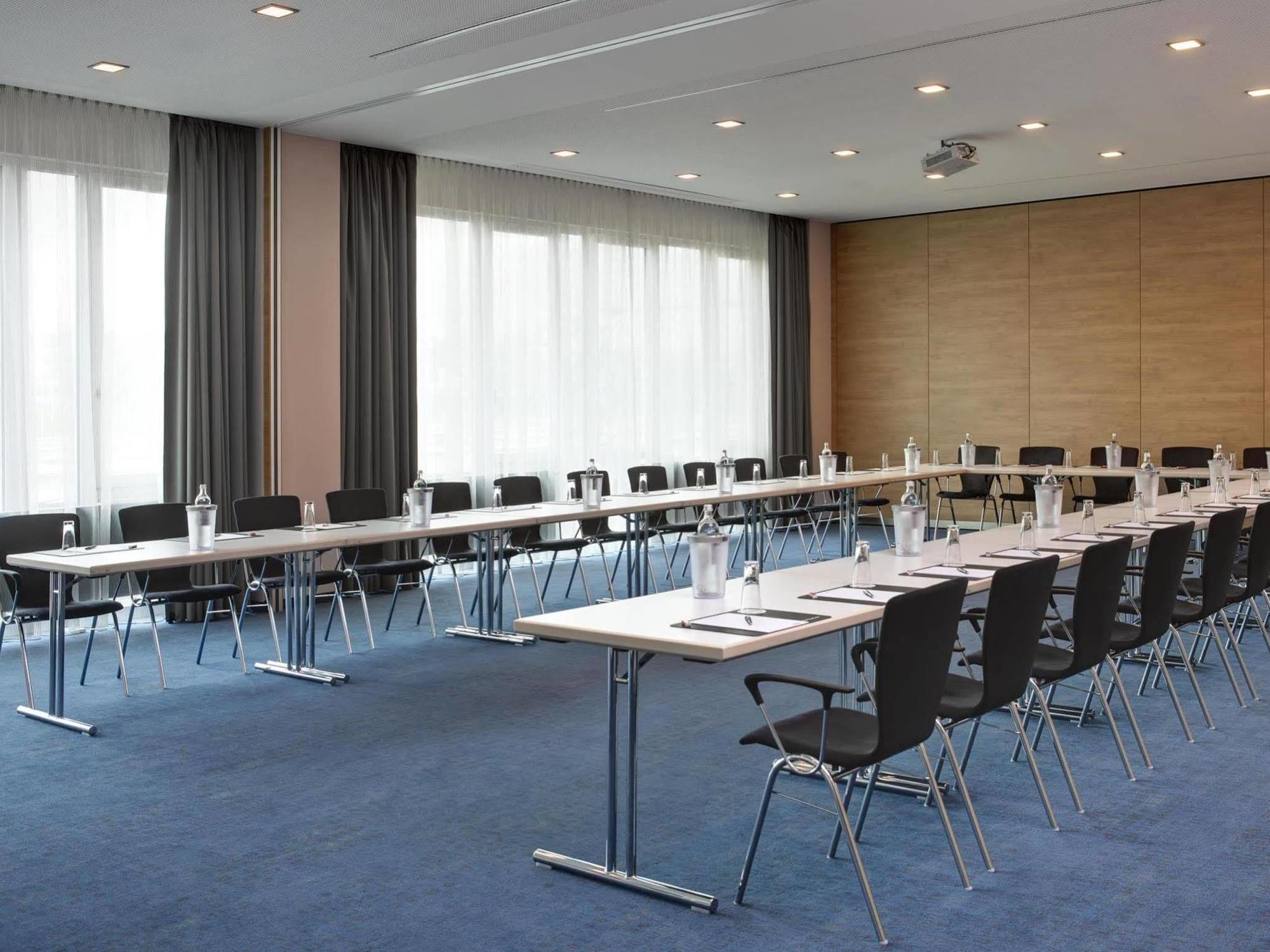 Intercityhotel Дармщат Екстериор снимка